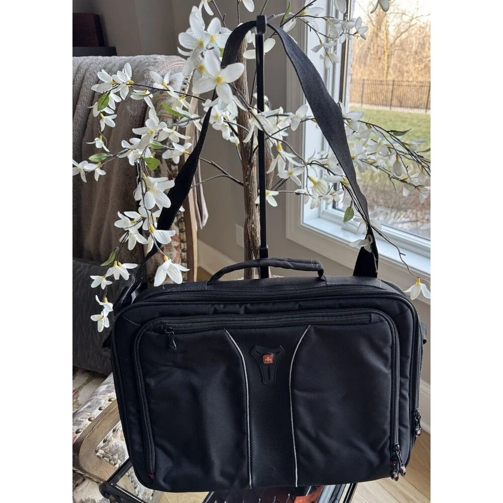 Wenger Swiss Gear Black Jasper Computer Case Shoulder Bag 17.5 x 3.5 x 13
